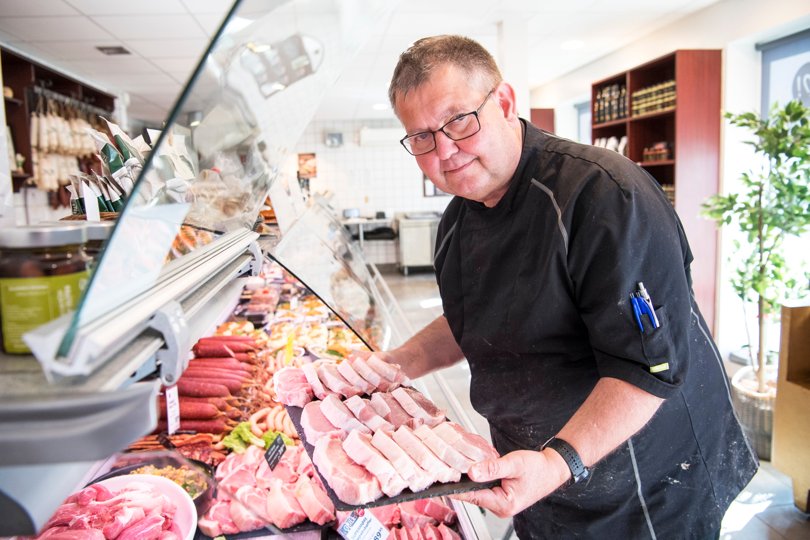 Slagtermester Flemming Jensen har haft sin butik til salg i flere år, uden at det er lykkedes at finde en køber. <i>Foto: Kim Dahl Hansen</i>