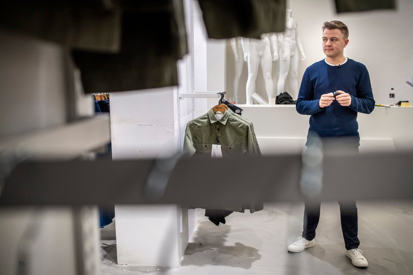 Benjamin Phillip startede i 2014 Teeshoppen, som er gået fra at være en lille iværksættervirksomhed til en stor og international forretning. <i>Foto: Martin Damgård</i>