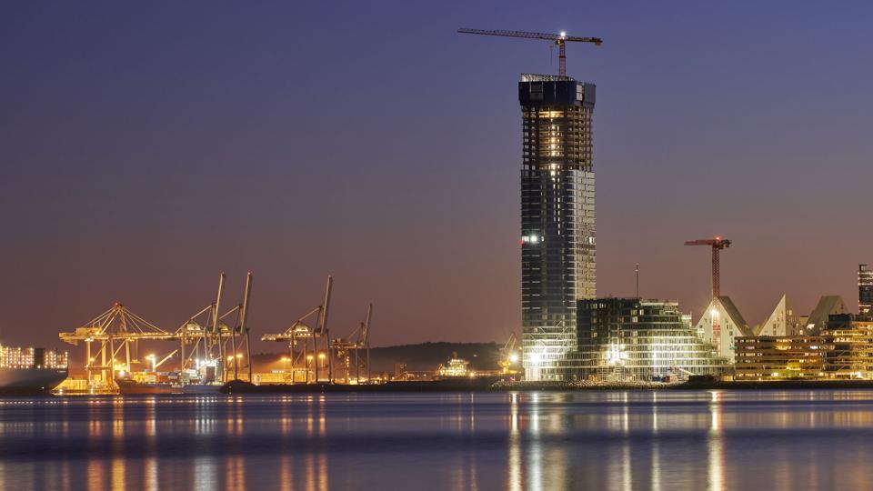 Aarhus skyline, Light house, Lighthouse, aften, Aarhus havn, mørke, lys, byens lys, Aarhus ø, De bynære havnearealer, promenade, sky line <i>Morten Rasmussen/Ritzau Scanpix</i>