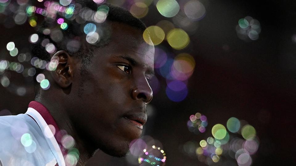 Kurt Zouma har fået hård kritik, efter at en video er kommet frem, hvor han sparker og slår til en kat. Alligevel var han at finde i West Hams startopstilling mod Watford tirsdag aften. <i>Tony Obrien/Reuters</i>