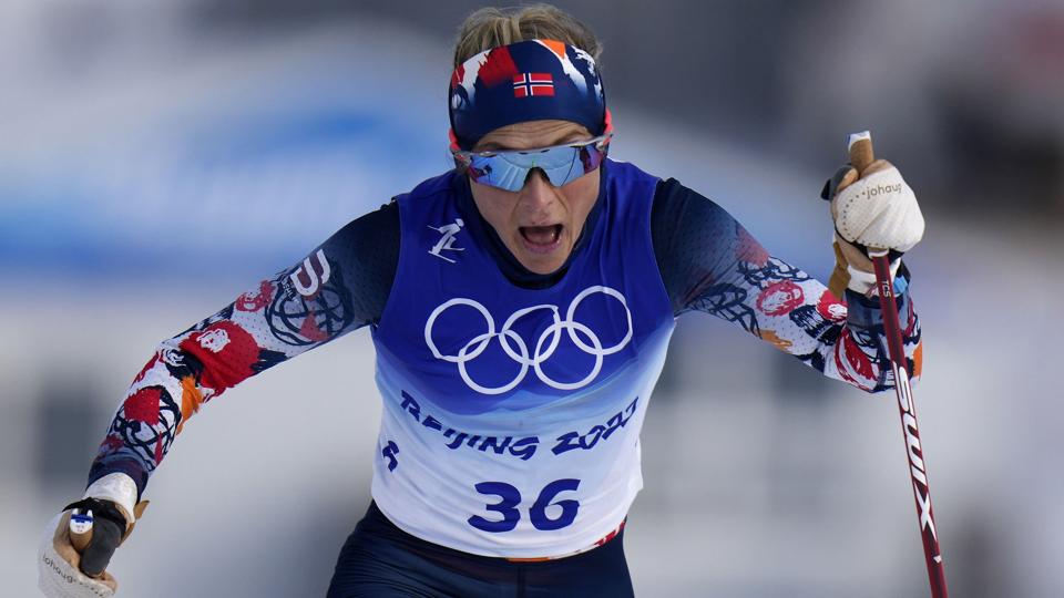 Therese Johaug vandt kvindernes ti kilometer langrend med bare 0,4 sekunders forspring. <i>Alessandra Tarantino/Ritzau Scanpix</i>
