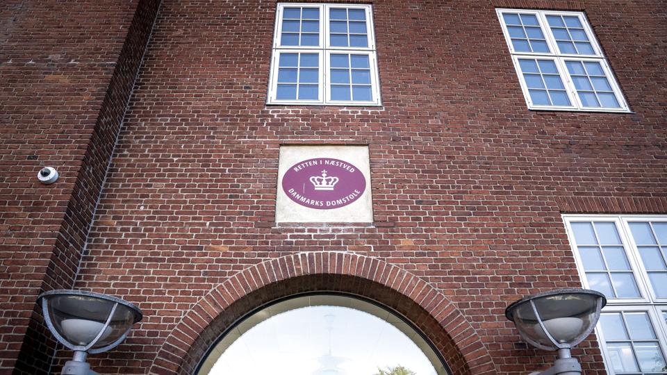 Fire mænd bliver torsdag stillet for en dommer i Næstved. De er sigtet for grov overtrædelse af narkotikalovgivningen og våbenlovgivningen. (Arkivfoto). <i>Mads Claus Rasmussen/Ritzau Scanpix</i>
