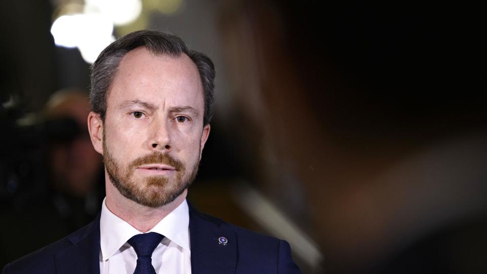- Folk venter på at få operationer for deres bevægeapparat, syn eller andre ting, som virkelig er generende for folk, og som gør, at de ikke kan passe deres arbejde og i værste fald er invaliderende, siger Ellemann. <i>Philip Davali/Ritzau Scanpix</i>