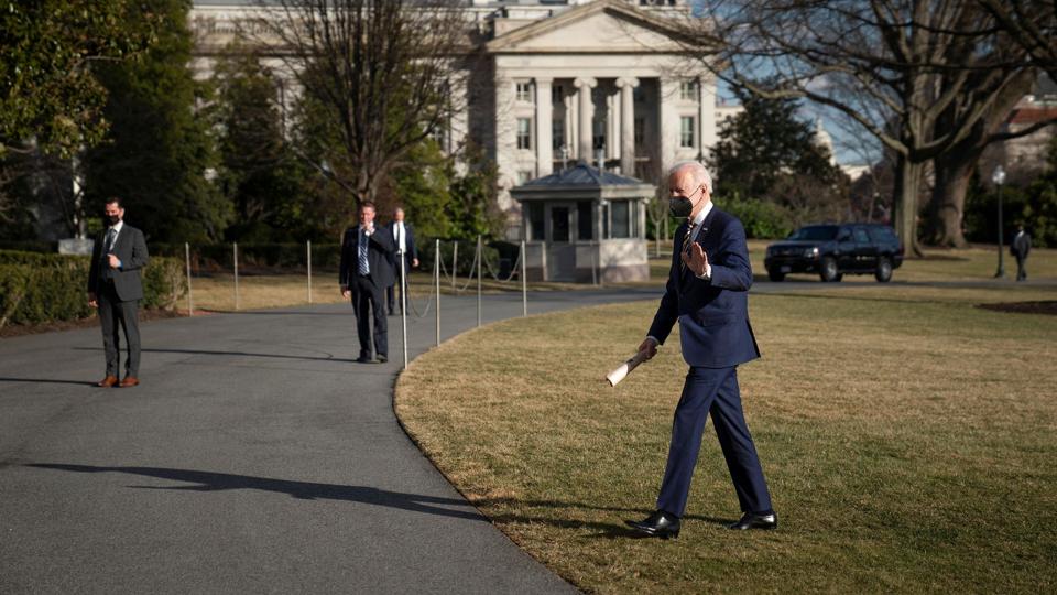 Tingene kan hurtigt gå amok i Ukraine, siger præsident Joe Biden. Her ses Biden ankomme til Det Hvide Hus torsdag fra en tur til Virginia. <i>Tom Brenner/Reuters</i>