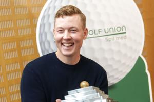 Dansk golfspiller slår sig ind i top-10 i Emiraterne