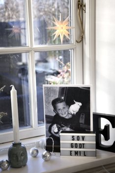 Stjernen i vinduet har lyst siden Emils død. Foto: Claus Søndberg <i>Foto: Claus Søndberg</i>