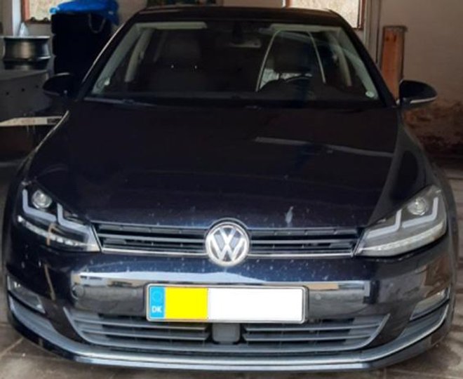 Sådan ser køretøjet, en sort Golf 2.0 TDI fra 2015 på papegøjeplader, ud.