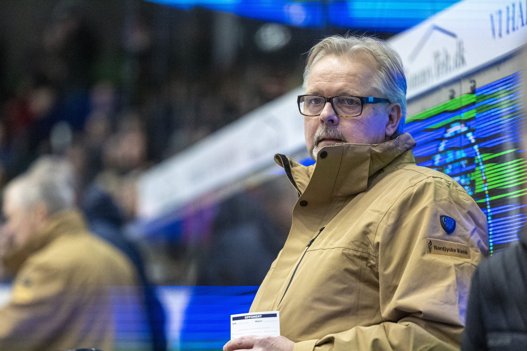 Aalborg Pirates og Frederikshavn White Hawks bragede onsdag aften sammen i en fyldt Sparekassen Danmark Isarena i Aalborg.Aalborg 9. Februar 2022 <i>Foto: Martél Andersen</i>