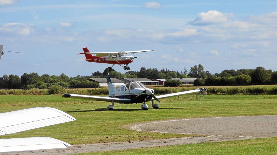 Mariagerfjord Kommune forestiller sig, at nogle af dem, der har et lille privatfly, kan gå sammen om at leje flyvepladsen. Arkivfoto: Ejlif Rasmussen <i>Ejlif Rasmussen</i>