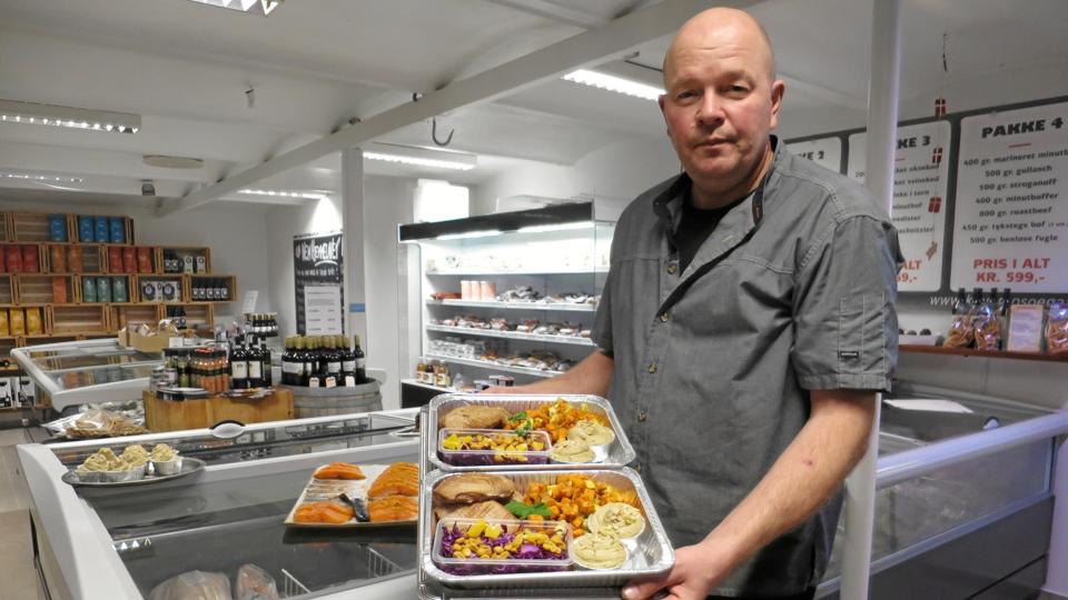 Som uddannet slagter etablerede Lars Schou Andersen i 1998 sin gårdbutik i Lyngby som en enmandsvirksomhed. Siden er der også kommet en stor produktion af færdigretter til samt adskillige ansatte. Foto: hhr-freelance.dk