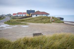 Strid om kystsikring: Imens æder havet af Lild Strand