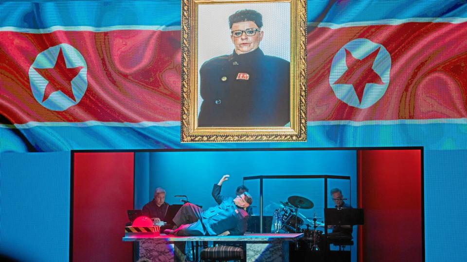 Det var befriende, at revyen kastede sig over den nordkoreanske leder Kim Jong-un i stedet for det mere sikre valg: Donald Trump. Foto: Jan Pedersen