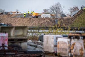 Pakkeløsning: 58 tons stålbro kiles gennem Aalborg
