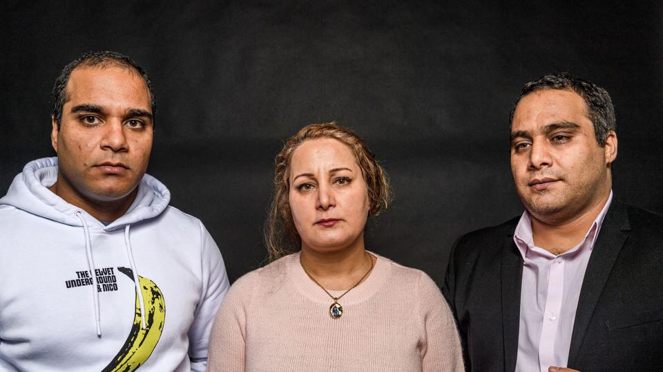 Tre iranske søskende strandet i Danmark: Houruyeh Gharcelaghi, Ghaserm Giharech Daghis og Sasan Gharcelaghi. Foto: Nicholas Cho Meier
