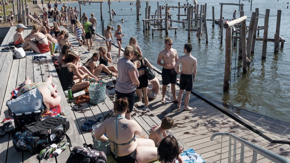 Fra den 5. juni bliver det igen muligt at få kølet kroppen i vandet i Vestre Fjordpark. Arkivfoto