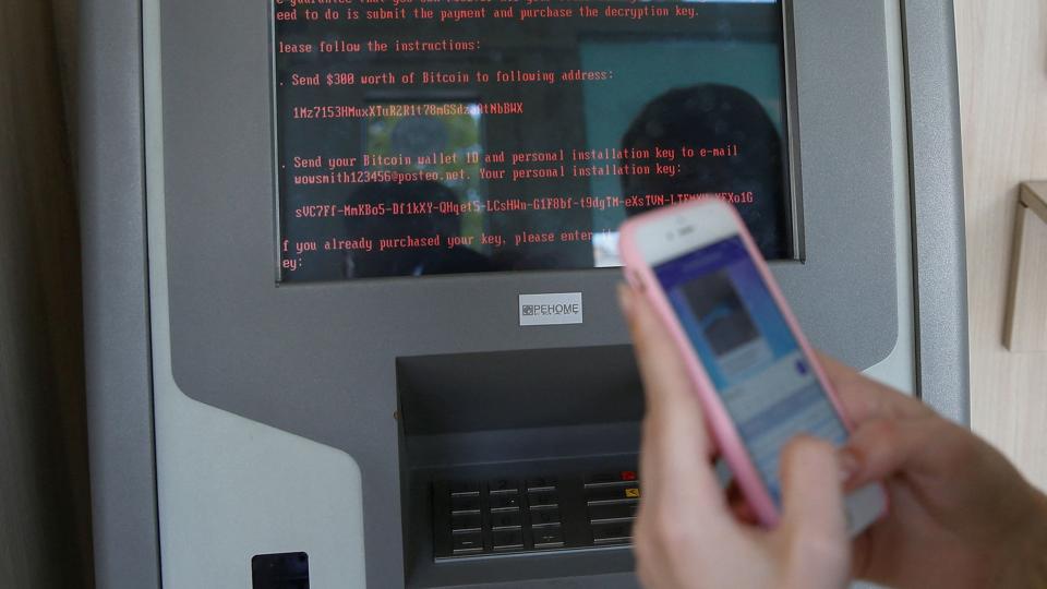Et hackerangreb mod Ukraine har tirsdag blandt andet ført til, at en række pengeautomater blev sat ud af drift (Arkivfoto). <i>Valentyn Ogirenko/Reuters</i>