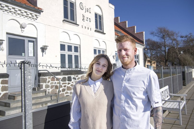 Natazja Torp og Peter Kjeldgaard flytter sammen med deres datter og kommende søn ind på Gjøl Kro. Foto: Kim Dahl Hansen