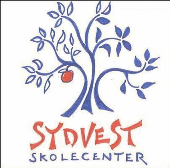 Centret med skoler i Vrå, Hundelev og Løkken er nu kommet til at hedde Sydvest Skolecenter, og det udstyres med dette logo.