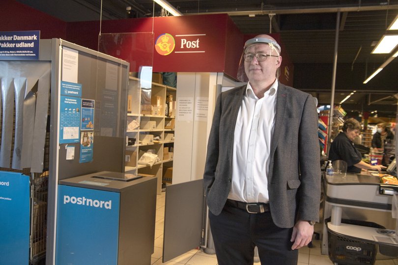 Jacob von der Hude i pakkeafdelingen hos SuperBrugsen i Støvring. Foto: Henrik Louis