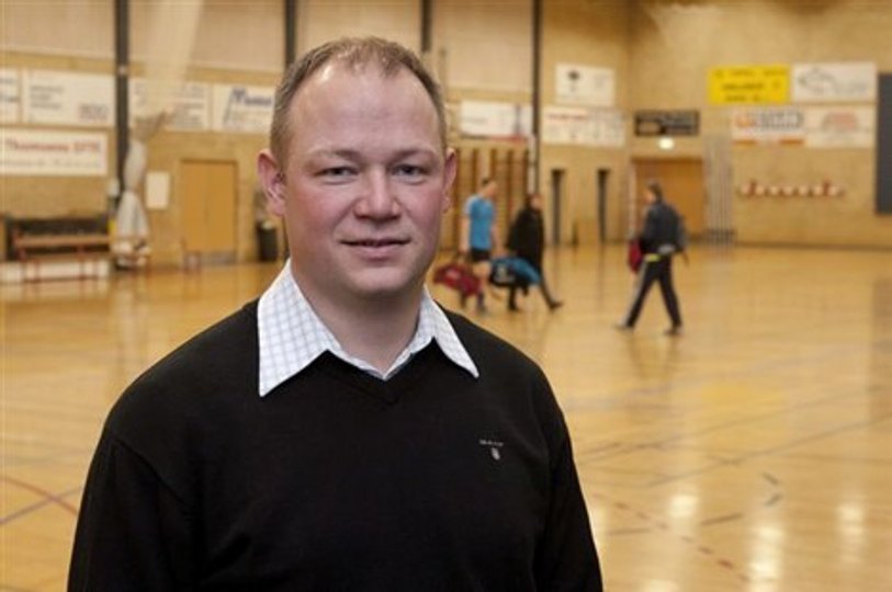 Steen Karlsen og den øvrige bestyrelse venter lige nu på svar fra politikerne i Brønderslev Kommune. Der stor rift om timerne i hallerne, og Hal 3 er et stort ønske fra både foreninger og idrætscenterets bestyrelse. Foto: Carl Th. Poulsen