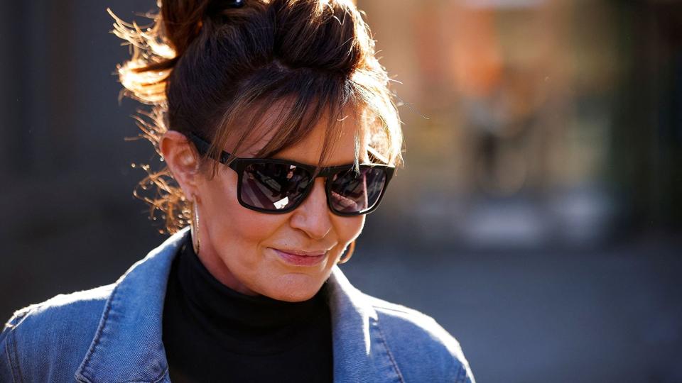 Sarah Palin var den republikanske præsidentkandidat John McCains vicepræsidentkandidat ved valget i 2008. Her ses hun udenfor domstolen på Manhattan tirsdag. <i>Eduardo Munoz/Reuters</i>
