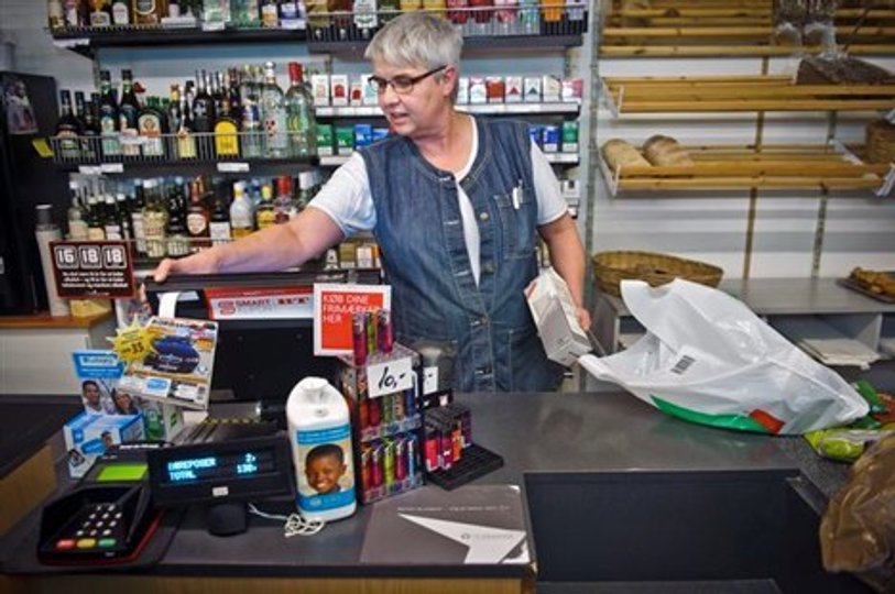 Bente Nielsen stopper som Købmand i Hjortdal. Det er simpelthen ikke rentabelt, forklarer hun. Foto: Martin Damgård