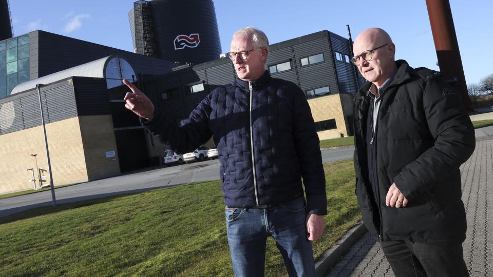 Hjørring Varmeforsynings direktør Per Sørensen og formand Flemming Sørensen (th) har gennem årene haft mange flere muligheder for at holde prisen nede. Foto: Claus Søndberg <i>Foto: Claus Søndberg</i>