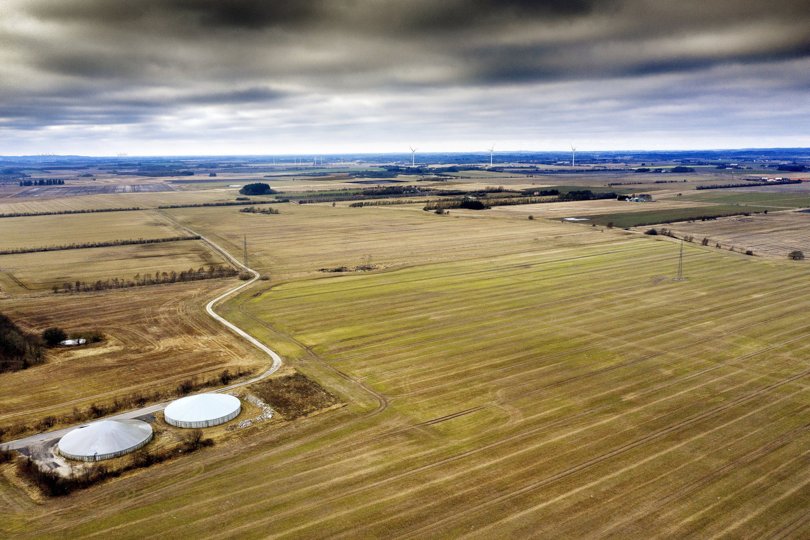 Nu er der udpeget en række arealer til energianlæg i Aalborg Kommune bl.a. her ved Tuekær, hvor der skal laves en fælles planlægning med Brønderslev Kommune. Arkivfoto: Lars Pauli