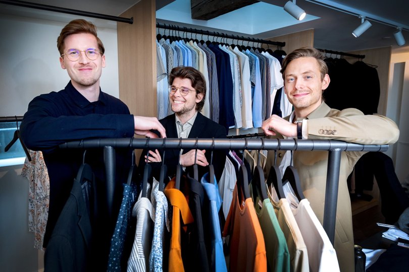 De tre venner Kasper Ulrich, Christian Aachmann og Christoffer Bak, stifterne bag Shaping New Tomorrow, går benhårdt efter at skabe flere bæredygtige kollektioner.