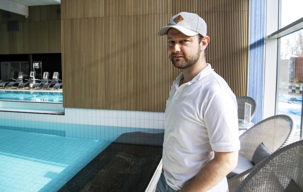 Direktør Brian Fabricius fra Hotel Viking i Sæby fastslår, at wellness- og spa-afdelingen er afgørende for mange af hotellets kunder. Så der bliver ikke lukket ned dér. Arkivfoto: Kim Dahl Hansen