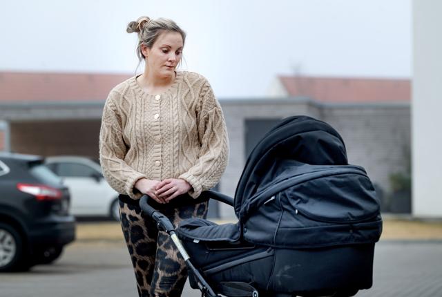 Louise Lehmann Nielsen satte Facebook i brand, da hun efterlyste hjælp til at finde bilisten, som stak af efter at have påkørt barnevognen med hendes nyfødte søn.