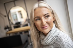 Tv-kendis blev frisør i Aalborg: Derfor er kunderne vilde med hende