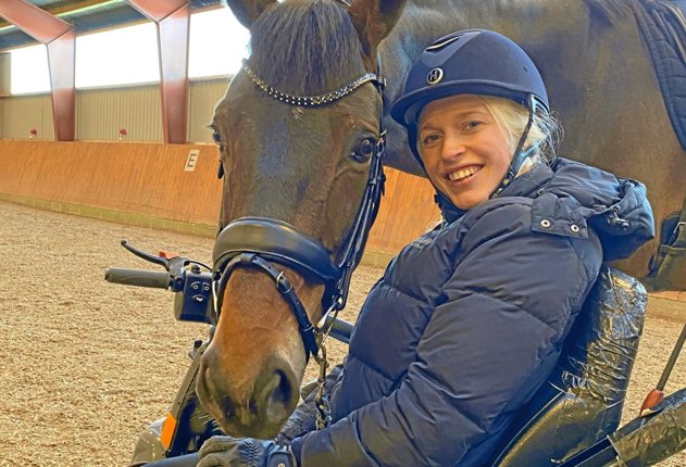 Line Munk Madsen - foruden to andre atleter fra Thy - arbejder hårdt på at komme med til de Paraolympiske Lege. Her ses hun med sin nye hest Jambeau. Privatfoto