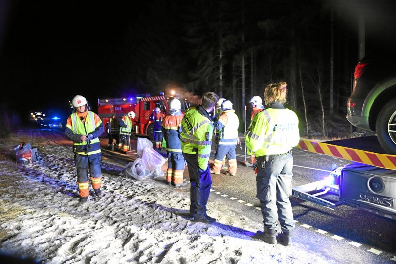 Tre biler var impliceret i færdselsuheldet på Trekroner vej i tingskoven. Foto: Jan Pedersen