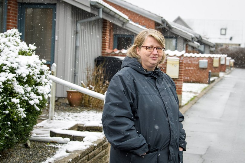 Flere beboere på Carl Drechslers Vej i Snedsted er frustrerede over det hærværk, der præger den hyggelige vej. Elsebet Christiansen står frem, for nu må det høre op.