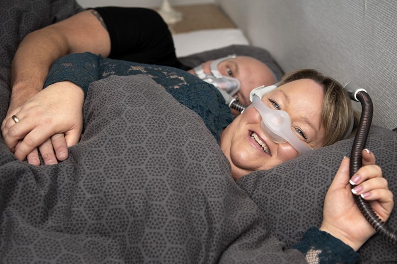 Både Allan og Majbrit Bang Musmann kobler maskinen til, når de skal sove. Foto: Henrik Bo <i>Foto: Henrik Bo</i>
