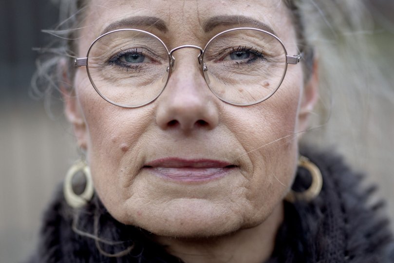 I 2014 solgte Mona alt, hvad hun ejede, da hun ikke længere kunne finde meningen med tilværelsen. Foto: Lars Pauli <i>Foto: Lars Pauli</i>