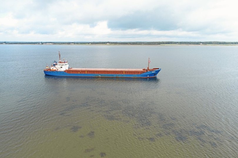 Det tyske fragtskib Simon B gik på grund i Limfjorden lørdag. Foto: Jan H. Pedersen