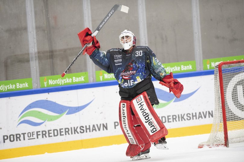 Frederik Søgaard blev den helt store helt, efter han nappede alle tre straffeslag fra Frederikshavn White Hawks. Foto: Henrik Bo <i>Foto: Henrik Bo</i>