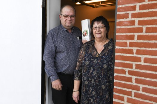 Slikhytten åbnede i Dorf sidst i februar på samme adresse, hvor Jens Erik og Sussanne Olesen bor. Foto: Henrik Louis