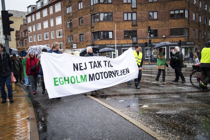 I mange år har der været kæmpet mod en motorvej over Egholm. I løbet af foråret bliver det klart, om protesterne har hjulpet. Arkivfoto <i>Foto: Kim Dahl Hansen</i>
