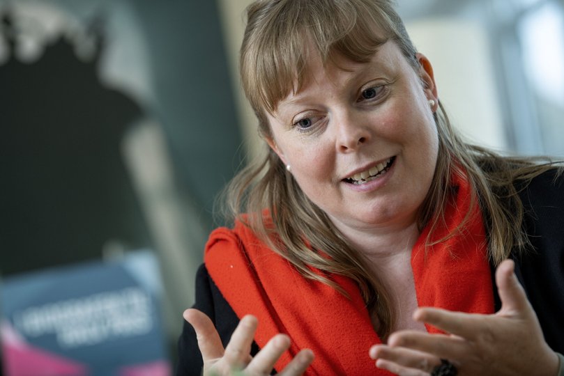 - Som det er lige nu, er det et kludetæppe af forskellige historiske beslutninger, som man ikke kan se et mønster eller objektiv retfærdighed i, siger Joy Mogensen om fordelingen af statslige kulturkroner,. Foto: Lars Pauli. <i>Foto: Lars Pauli</i>