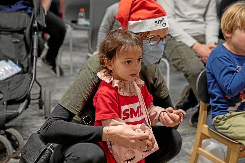 Det er sjette år, at SMILfonden gennemfører deres landsdækkende julemission. I år er foreningens frivillige nået ud til mere end 3500 børn. Foto: SMILfonden