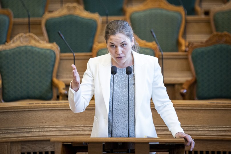 Venstres Marie Bjerre bringer nu på eget initiativ tvisten om golfreklamen i Volstrup op på politisk plan ved at stille transportministeren spørgsmål om Vejdirektoratets lovgrundlag for et påbud og mulige dispensationsmuligheder. Arkivfoto