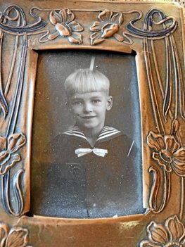 Et foto af den unge Niels Stellan Høm - fra starten af 1930'erne. Formentlig er han på billedet seks eller syv år.