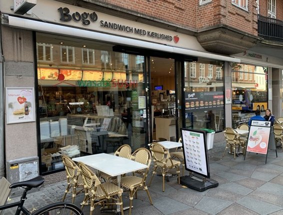 Bogø har flere sandwichsteder i Aalborg. Her ses deres restaurant på Østerågade 5, hvor de vil dele gratis sandwich ud til hjemløse og udsatte i juledagene. Foto: Arkivfoto