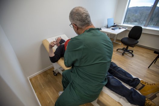 Egentlig er den første officielle åbningsdag 7. januar, men forudundersøgelser kræver kun en briks, en computer, et skrivebord og en læge. Derfor foretager Capio Privathospital allerede de første undersøgelser, mens det sidste bliver sat på plads. Foto: Martél Andersen <i>Foto: Martél Andersen</i>