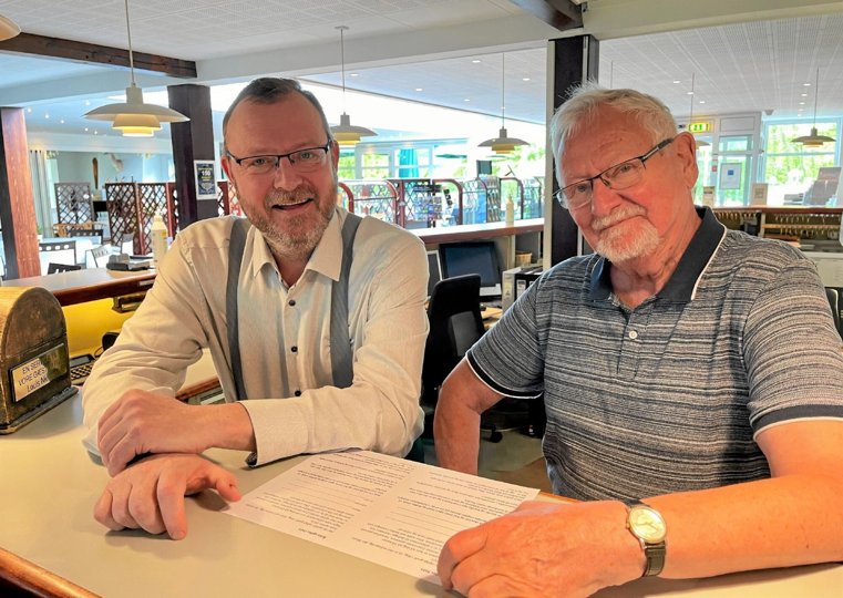 Sammen med meddirektør Lars Kæp Jensen (tv) byder Jørgen Pedersen overnattende feststemte gæster velkommen både i julen og nytårsaften. Arkivfoto