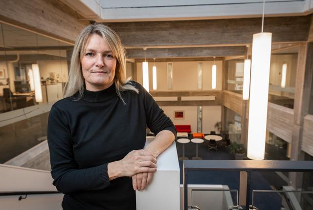 Borgmester Birgit S. Hansen får mange henvendelse fra borgere, der gerne vil gøre noget for at hjælpe flygtningene for eksempel stille en bolig til rådighed eller give tøj væk <i>Foto: Peter Broen</i>