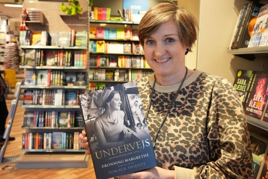 Dronningen er altid populær, fortæller boghandler Dorthe Schneider Fisker. Foto: Thomas Lee Christensen